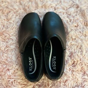 Klogs leather footwear in size 7.5